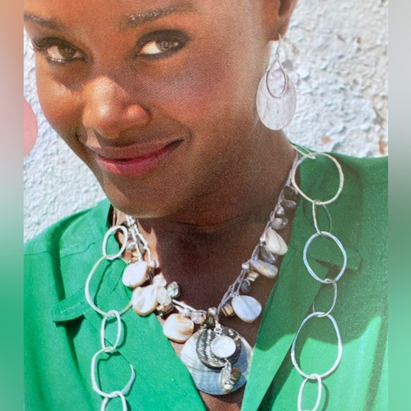 Silpada Shell Pendant Boardwalks Necklace
N2098 adjustable 18”- 20” - Picture 7 of 8